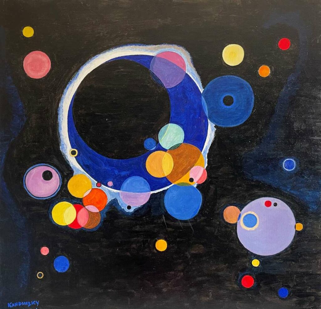 De retour à Moscou après le déclenchement de la Première Guerre mondiale, le style expressif abstrait de Kandinsky a subi des changements. En conflit avec les théories officielles de l’art, il retourne à Berlin en 1921 et va enseigner au Bauhaus en 1922 jusqu’à sa fermeture par les nazis en juillet 1933. C’est alors que Kandinsky peint ce tableau. On pourrait interpréter ces cercles de couleur comme des métaphores spatiales, et le gros cercle central auréolé d’une couleur plus claire comme une éclipse. « Si je me sers ces dernières années avec une préférence si marquée du cercle, la raison n’est pas sa forme géométrique mais mon intense perception de la force intérieure du cercle dans ses innombrables variations …/… Je ne choisis pas la forme consciemment, elle se choisit elle-même » écrit Kandinsky en 1930.