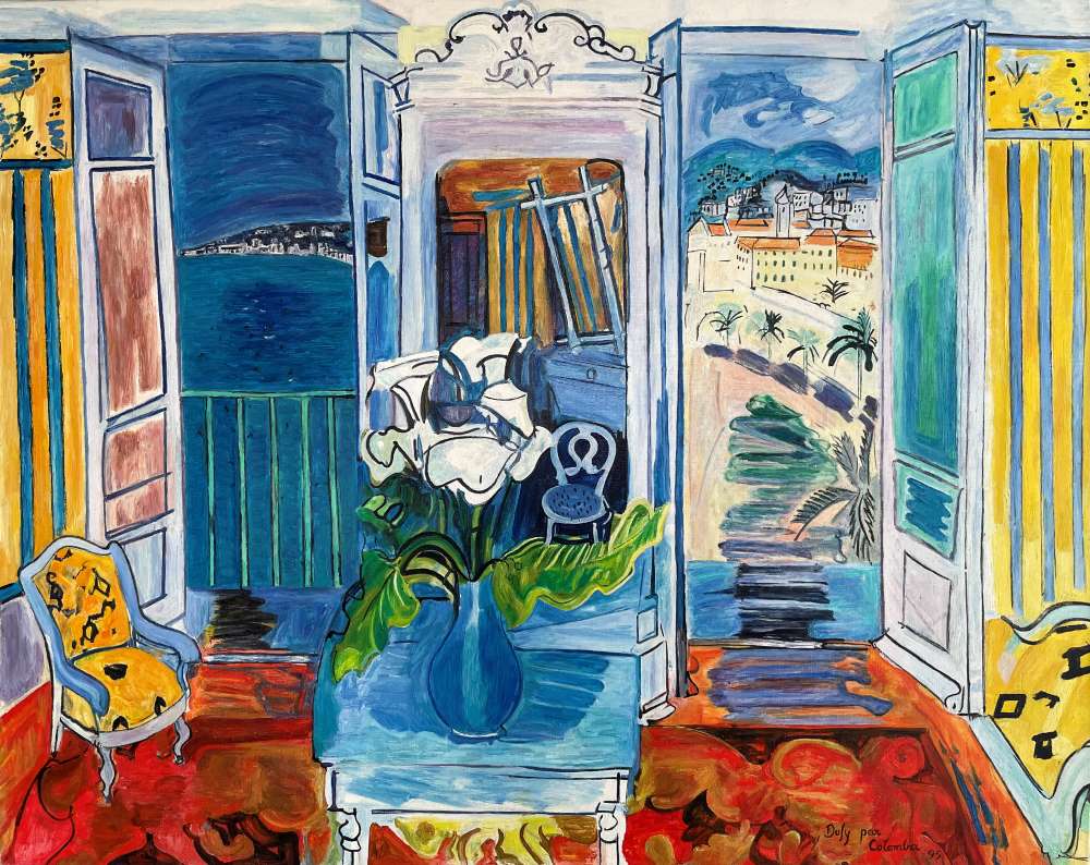 Dans les Années folles Raoul Dufy peignit inlassablement l'arrondi de la Promenade des Anglais de Nice, avenue bordant la mer avec ses palmiers stylisés. Il peint ainsi à Nice un thème récurrent de son œuvre : une pièce intérieure avec une fenêtre ouverte sur la mer, permettant de jouer entre mobilier et paysages. Positionné d'une fenêtre d’un hôtel avec vue plongeante sur la baie des Anges, le peintre émerveillé peint une Promenade des Anglais stylisée et joyeuse. De sa palette nait une déclinaison infinie de bleus éclatants, virant au vert émeraude. Il utilise l'encre de chine noire pour dessiner les contours, faisant ressortir l'aveuglante lumière méditerranéenne.