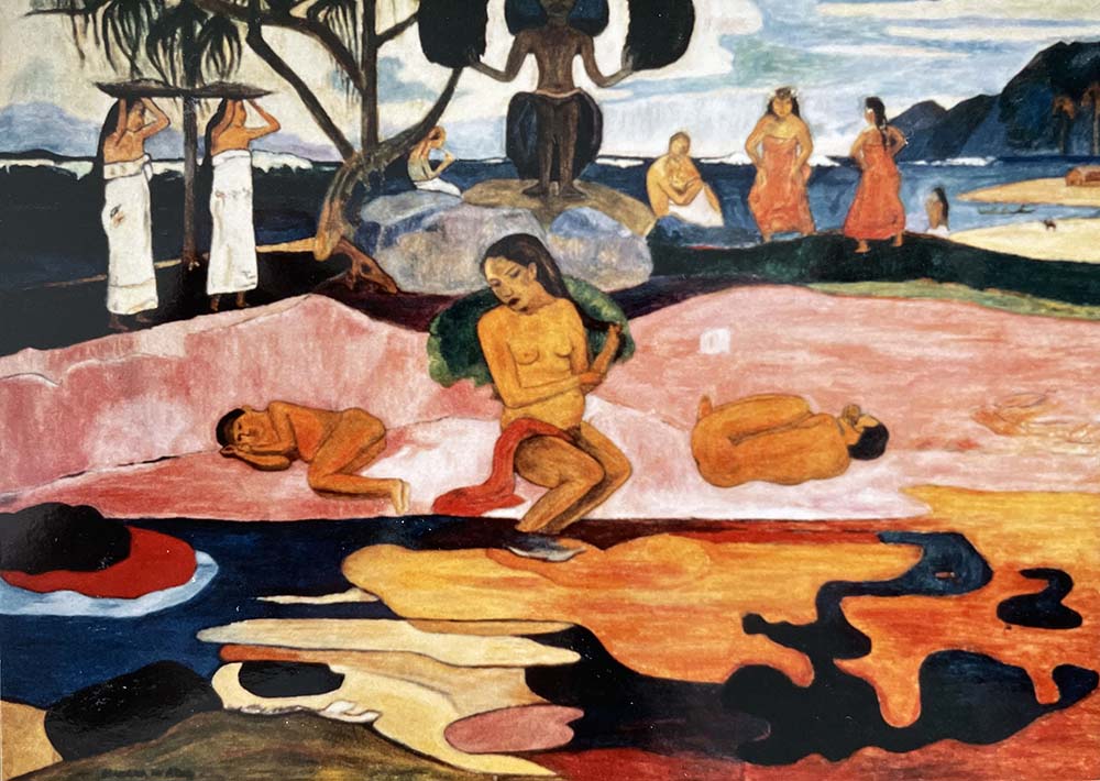 Ce tableau est plus imaginaire que réel. Il a été exécuté à Paris au retour de Gauguin de sa première période de vie à Tahiti. Au centre du tableau figure une sculpture de la déesse Hina, debout sur un rocher au bord de la plage, idole autour de laquelle évoluent des personnages. À gauche, deux femmes portent des offrandes votives et à droite, deux autres dansent l'Upa Upa, danse traditionnelle tahitienne. Au premier plan se trouve un groupe énigmatique de trois baigneuses, dont les poses pourraient suggérer la naissance, la vie et la mort.